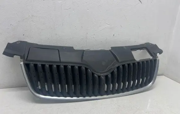 Skoda Fabia Mk2 (5J) Front bumper upper radiator grill 5J0853668A