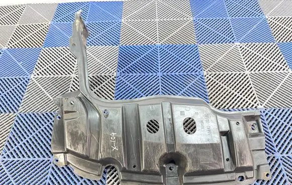 Toyota Yaris Engine splash shield/under tray 514420D140