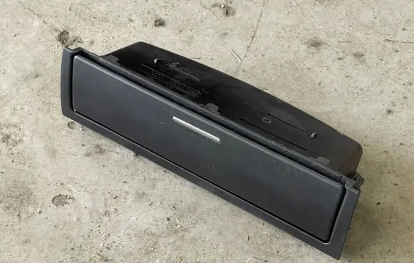 BMW 3 E46 Glove box 8202188 07072004 307180000