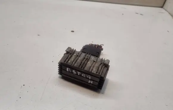 Opel Astra H Glow plug pre-heat relay 55354141 51299018A