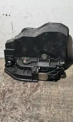 BMW X3 E83 Front door lock 7167072