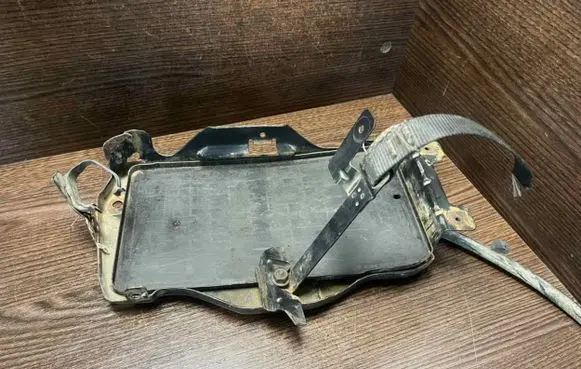 Battery tray