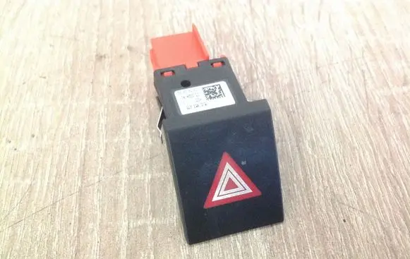 Skoda Fabia Mk2 (5J) Hazard light switch 5J0953235