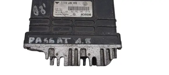 Volkswagen PASSAT B5 Engine control unit/module 8A0907311L