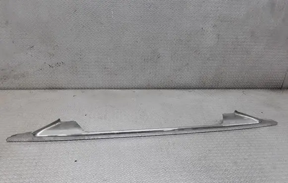 Toyota Previa (XR30, XR40) II Tailgate trim