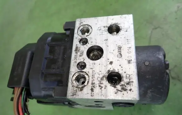 Audi A6 S6 C5 4B ABS Pump