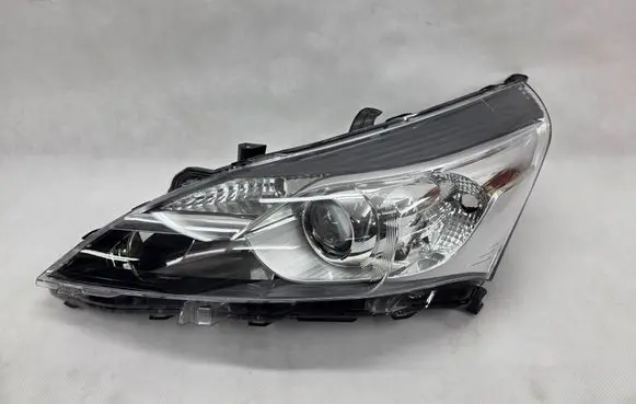 Toyota Verso Headlight/headlamp 811700F16100