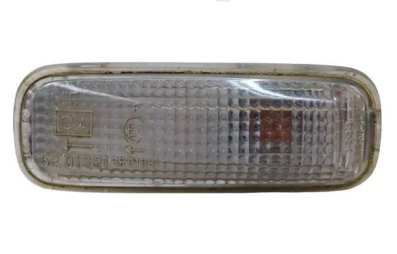 Front fender indicator light