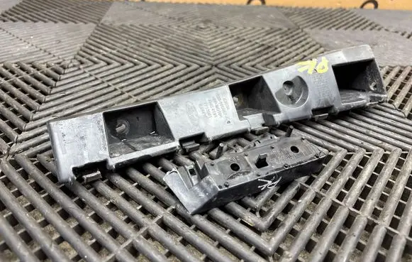 Ford Mustang VI Front bumper mounting bracket TY13001
