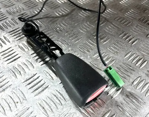 Volvo C70 Front seatbelt buckle 6841697