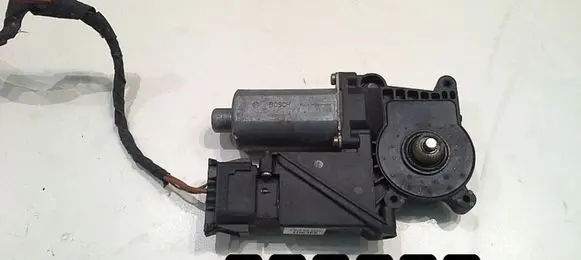 Mercedes-Benz E W210 Front door window regulator with motor 0130821698