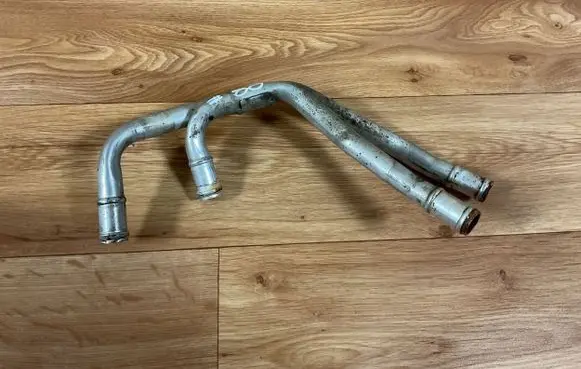 Volkswagen Touareg II Engine coolant pipe/hose
