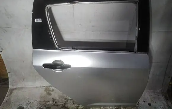 Suzuki Swift I Rear door pilkos