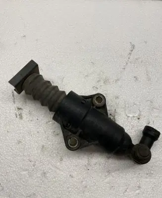 Clutch slave cylinder