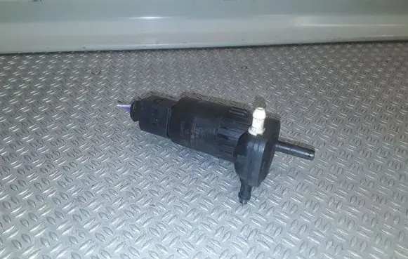 Opel Zafira C Windscreen/windshield washer pump 13349273