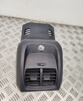 Rear air vent grill