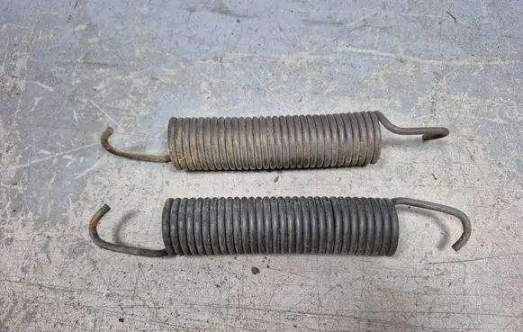 Mercedes-Benz 200 300 W123 Tailgate/trunk/boot tension spring 