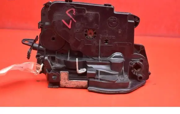 BMW 1 E82 E88 Front door lock 7059967
