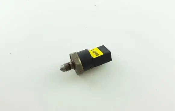 Volkswagen Golf V Fuel pressure sensor 0261545008 KL4284