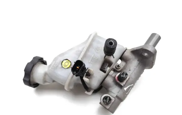 Master brake cylinder