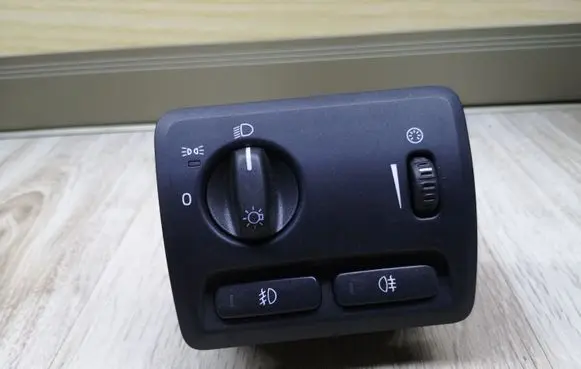 Volvo V70 Light switch 30739312