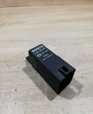 Volkswagen Caddy Glow plug pre-heat relay 038907281d