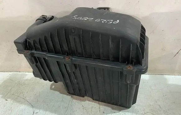 Peugeot 2008 I Air filter box 9670851880