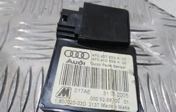 Clutch pedal sensor