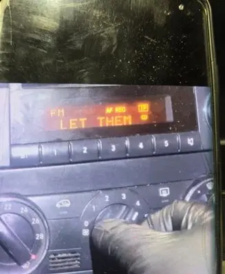 Mercedes-Benz A W169 Radio/CD/DVD/GPS head unit A1698200086