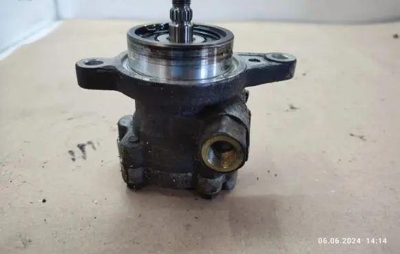 Nissan X-Trail T30 Power steering pump