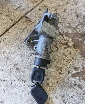 Volkswagen PASSAT B5 Ignition lock