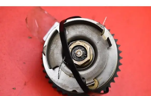 Opel Corsa D Crankshaft pulley 55562222