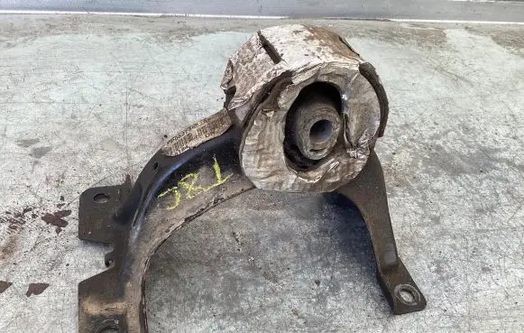 Chrysler Town & Country V Engine mount bracket P05273893AF