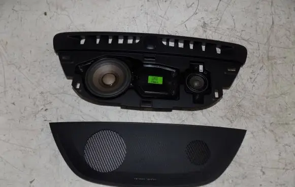 Volvo XC90 Dash center speaker trim cover 31651961 31363976