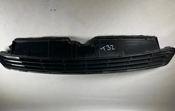 Toyota Prius (XW30) Dash center air vent grill