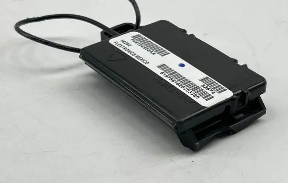 Chrysler Pacifica Antenna control unit P68186558AA 18282 5197861828203360