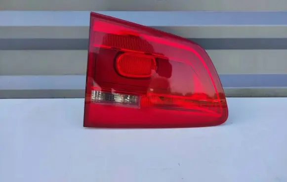 Volkswagen Touran II Tailgate rear/tail lights