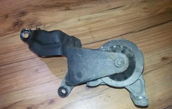 Ford Mondeo MK I Engine mount bracket 98bb6p082ca