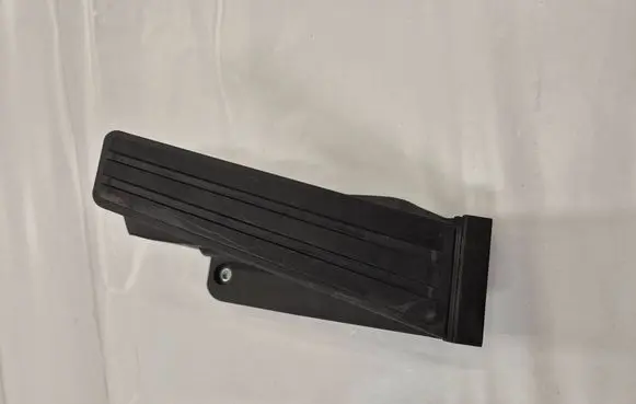 Accelerator throttle pedal