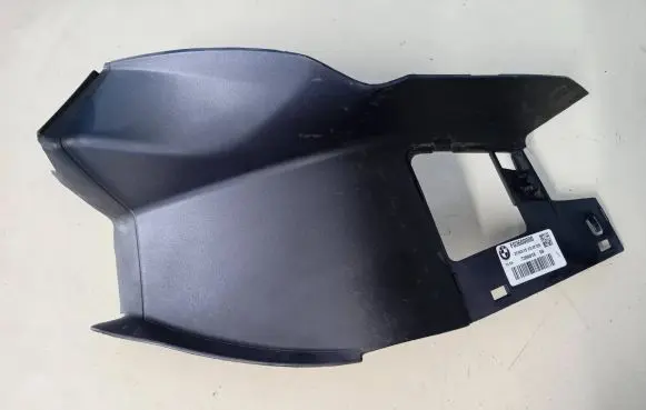 Rear/tail light trim molding