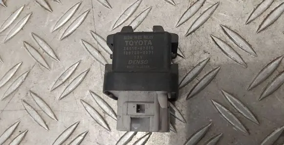 Toyota RAV 4 (XA30) Glow plug pre-heat relay 2861067010