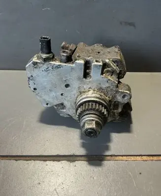 Mercedes-Benz A W169 Fuel injection high pressure pump A6400700701