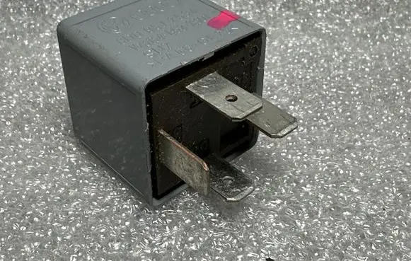 Audi Q7 4L Other relay 8D0951253A