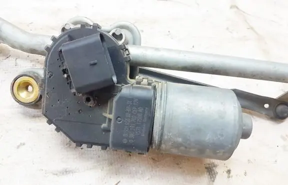 Ford Mondeo Mk III Wiper motor 1s7117508ad 0390241702