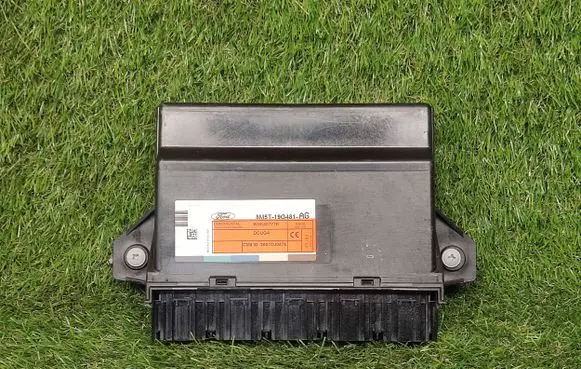 Ford Focus Comfort/convenience module 8M5T19G481AG 5WK48777K