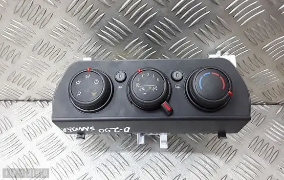 Renault Sandero II Climate control unit 275004395r