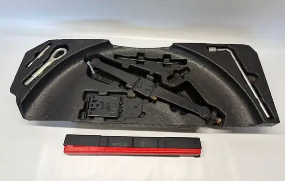 Mercedes-Benz ML W164 Tool set A1648992514 A1648990054 A2215810001
