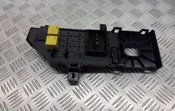 Opel Vectra C Fuse box cover 24443147