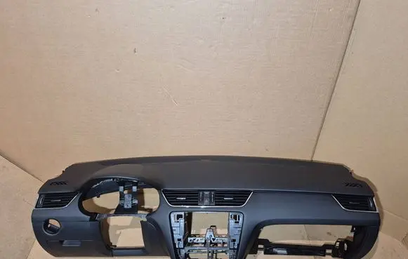 Skoda Octavia Mk3 (5E) Dashboard 5E1857091 201422511 5E1857007