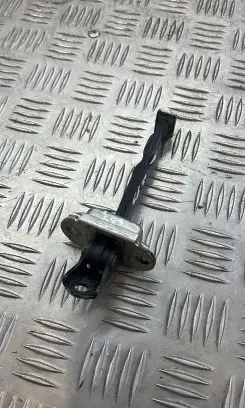 Nissan Qashqai+2 Front door check strap stopper